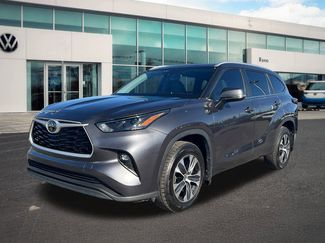 Used 2024 Toyota Highlander XLE video 1
