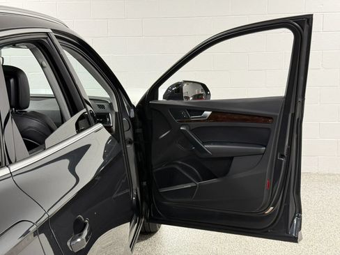 Used 2018 Audi Q5 2.0T Premium Plus w/ Premium Plus Package AWD/4WD image 44