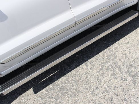 Used 2024 Chevrolet Silverado 1500 High Country image 9