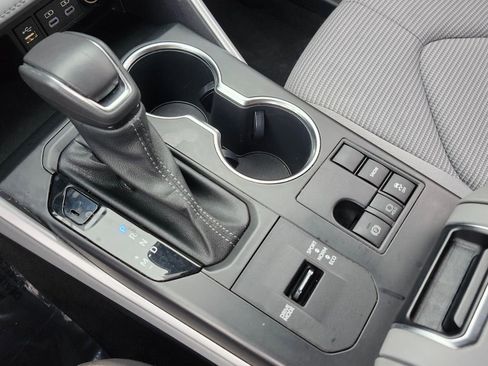 Used 2023 Toyota Highlander L image 25