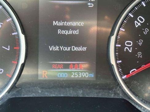 Used 2022 Toyota RAV4 XLE Premium FWD image 29