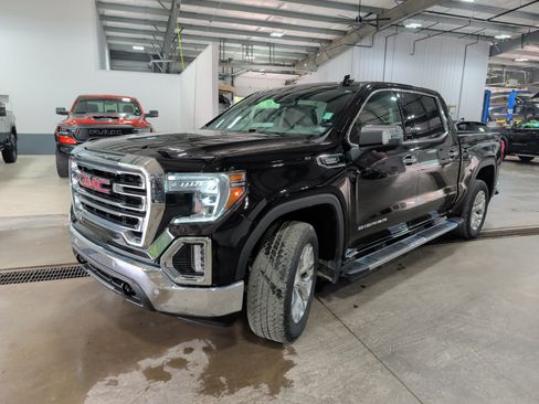 Used 2022 GMC Sierra 1500 SLT w/ SLT Premium Plus Package AWD/4WD image 6