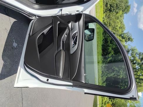 Used 2020 Chevrolet Traverse LT image 38