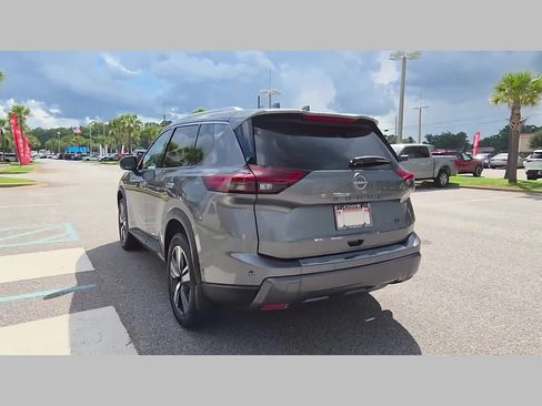 Used 2025 Nissan Rogue SL w/ Tech Package FWD image 30