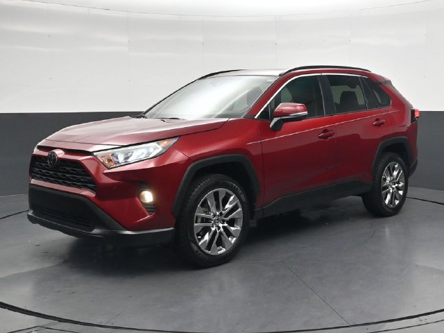 Used 2020 Toyota RAV4 XLE Premium FWD image 9