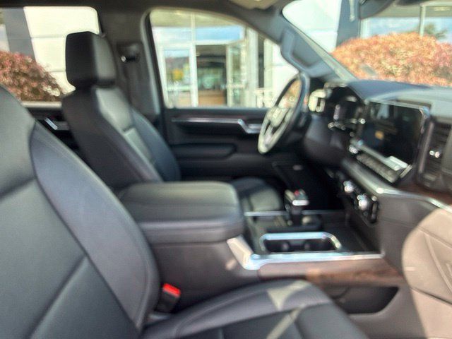 Used 2023 GMC Sierra 1500 SLT w/ SLT Premium Plus Package AWD/4WD image 30