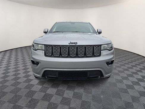 Used 2021 Jeep Grand Cherokee Laredo X AWD/4WD image 2