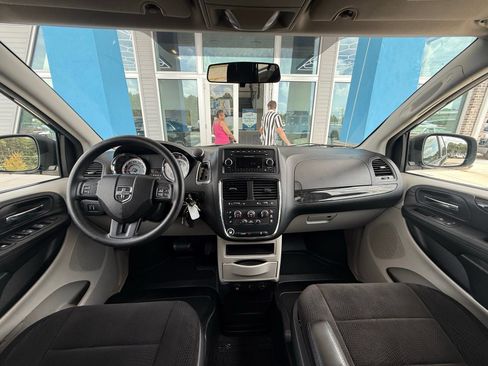 Used 2013 Dodge Grand Caravan SXT FWD image 23