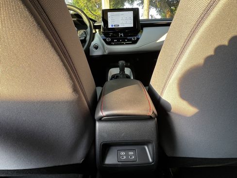 Used 2025 Toyota Corolla SE image 37