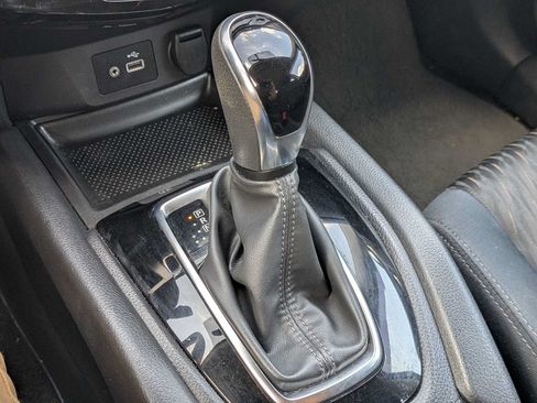 Used 2018 Nissan Rogue S AWD/4WD image 29