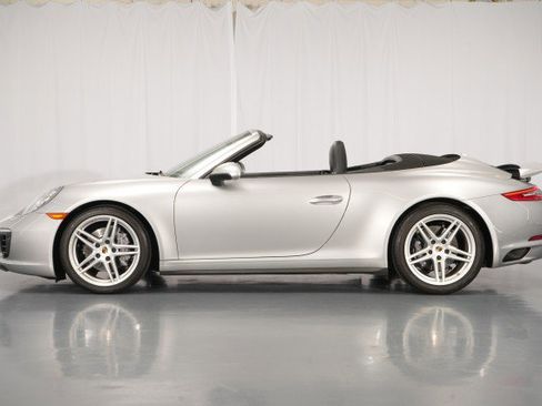 Used 2019 Porsche 911 Carrera 4 AWD/4WD image 2