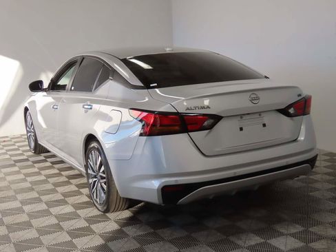 Used 2024 Nissan Altima 2.5 SV image 3
