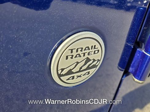 Used 2018 Jeep Wrangler Unlimited Sahara image 17