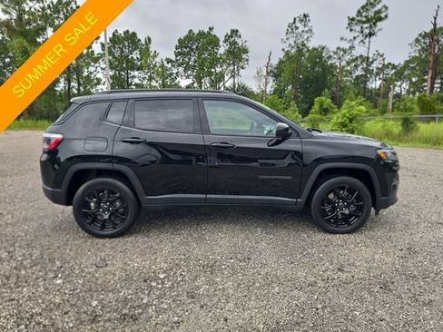 Certified 2025 Jeep Compass Latitude w/ Convenience Group AWD/4WD image 2