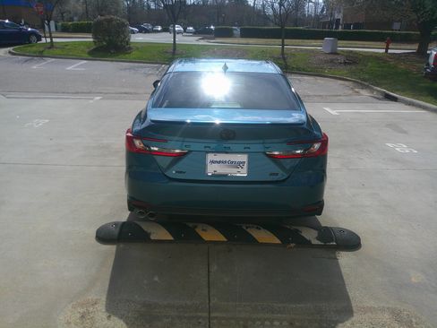 Used 2025 Toyota Camry SE w/ Convenience Package image 14