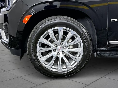 Certified 2023 GMC Yukon Denali w/ Advanced Technology Package image 11