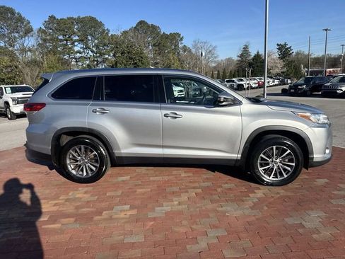 Used 2019 Toyota Highlander XLE image 37