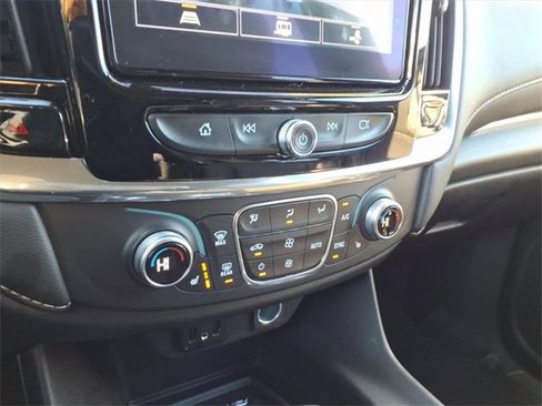 Used 2023 Chevrolet Traverse LT image 21