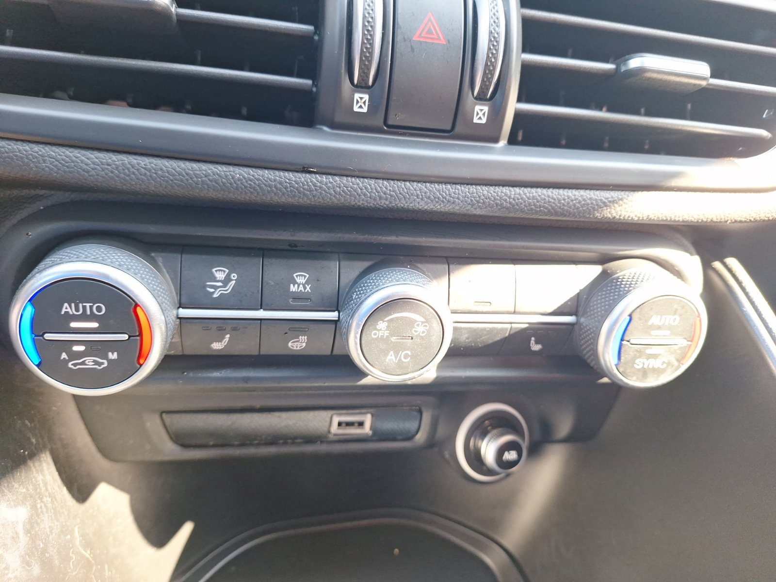 Used 2024 Alfa Romeo Giulia Veloce RWD image 26