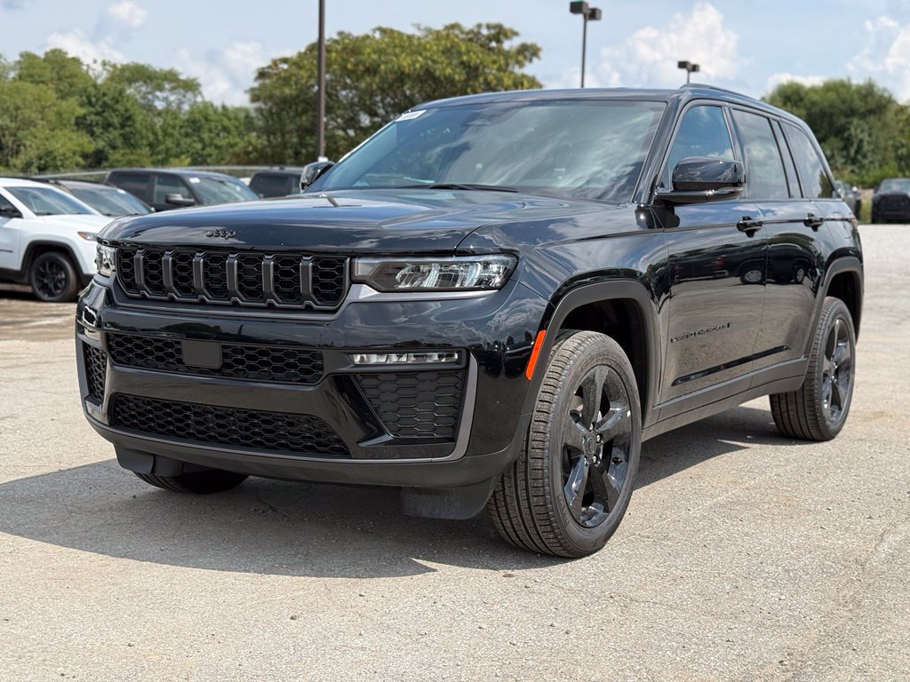 New 2027 Jeep Grand Cherokee Limited AWD/4WD image 2