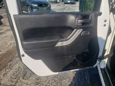 Used 2014 Jeep Wrangler Unlimited Rubicon w/ Connectivity Group AWD/4WD image 13