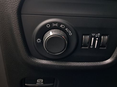 Used 2023 Jeep Grand Cherokee Laredo AWD/4WD image 25