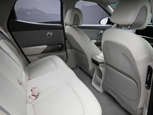 Used 2025 Genesis GV60 RWD image 36