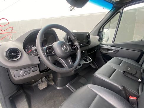 Used 2024 Mercedes-Benz Sprinter 4500 image 2