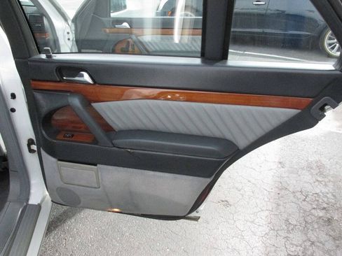 Used 1992 Mercedes-Benz 400 E image 16