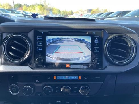 Used 2019 Toyota Tacoma TRD Sport AWD/4WD image 18