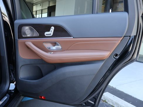 Certified 2025 Mercedes-Benz GLS 450 4MATIC image 26