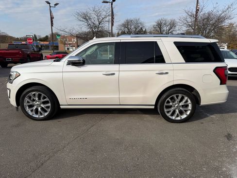 Used 2018 Ford Expedition Platinum image 2
