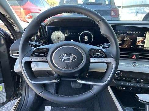 New 2025 Hyundai Elantra Limited image 29