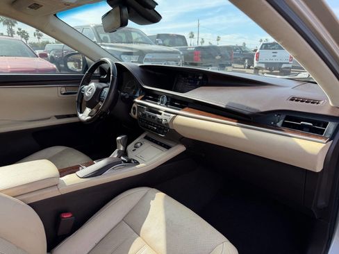 Used 2016 Lexus ES 350 w/ Luxury Package w/Wood Trim image 26
