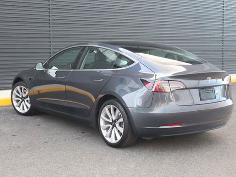 Used 2019 Tesla Model 3 Standard Range Plus image 3