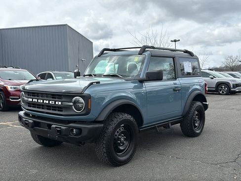 Used 2022 Ford Bronco Black Diamond image 3