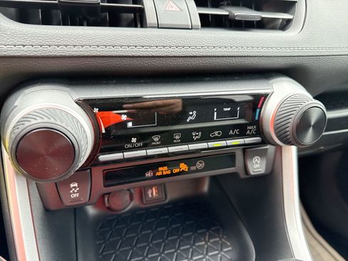Certified 2025 Toyota RAV4 LE FWD image 16