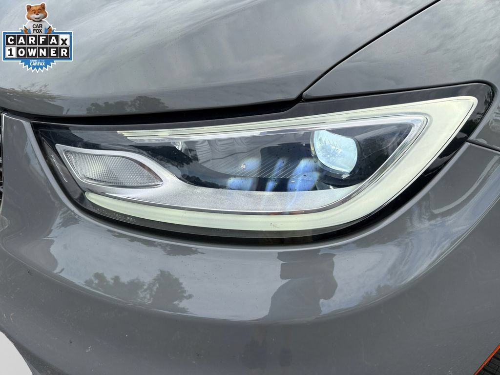 Used 2025 Chrysler Pacifica Select AWD/4WD image 19