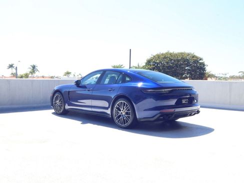 Certified 2023 Porsche Panamera 4 Platinum Edition AWD/4WD image 3