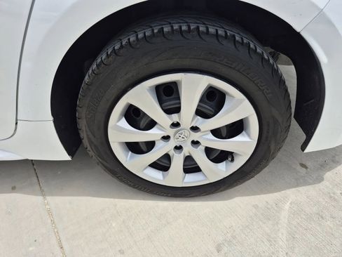 Used 2020 Toyota Corolla LE FWD image 9