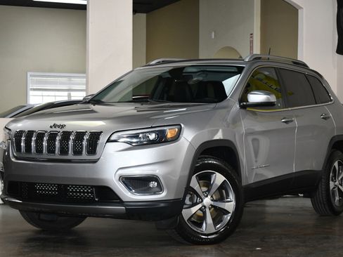 Used 2019 Jeep Cherokee Limited image 4