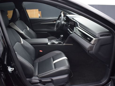 Used 2025 Toyota Camry SE FWD image 10