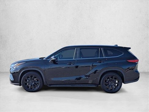 Used 2023 Toyota Highlander XLE image 8