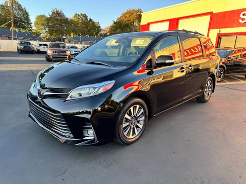 Used 2019 Toyota Sienna Limited Premium image 8