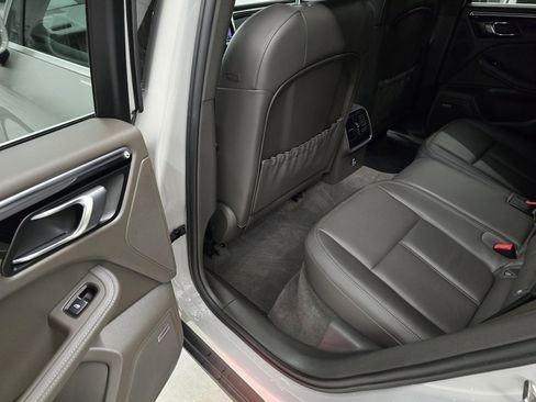 Used 2021 Porsche Macan S image 28