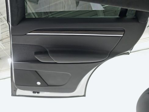 Used 2022 Tesla Model X image 39