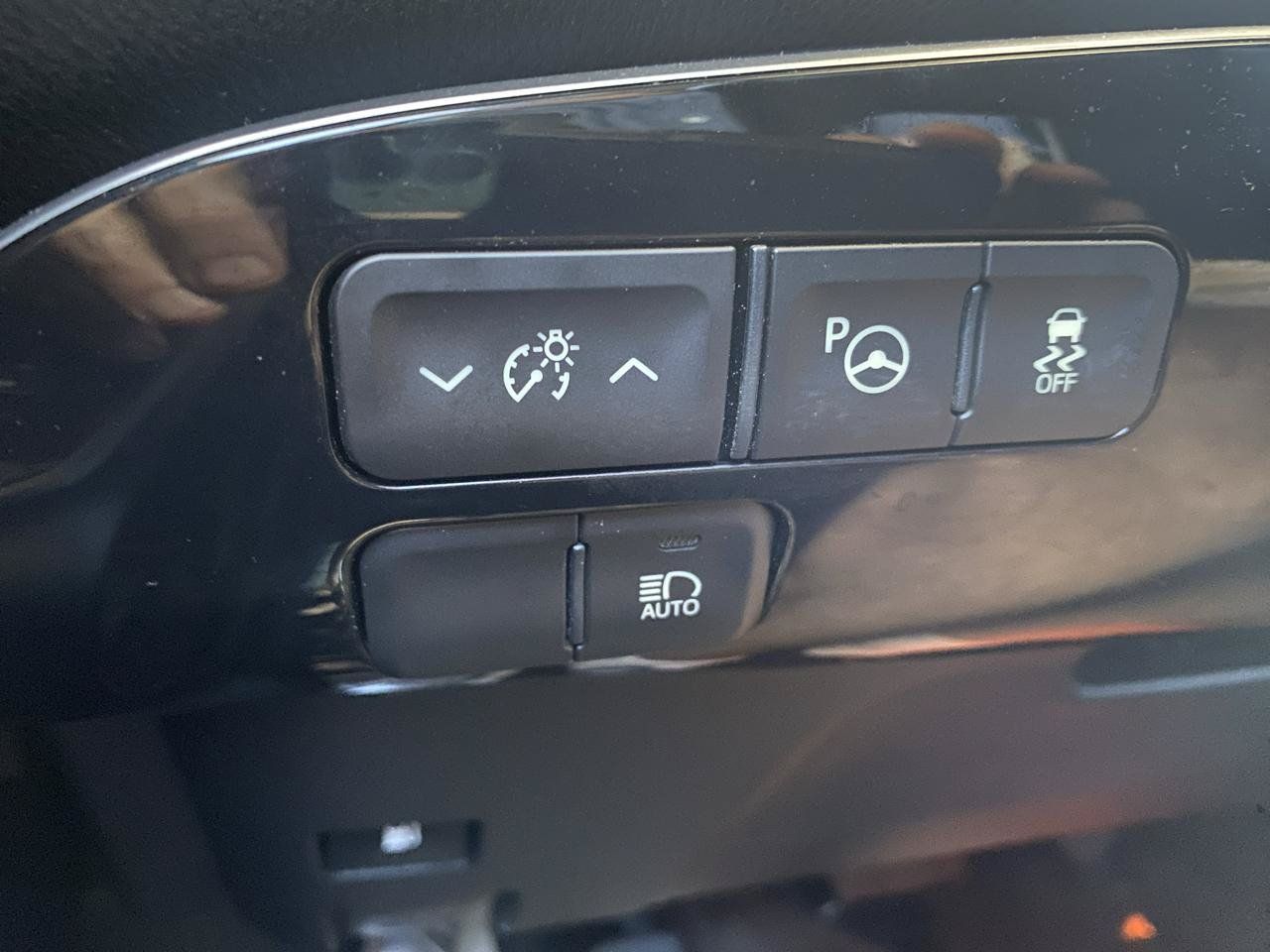 Used 2016 Toyota Prius Four Touring w/ Premium Convenience Package FWD image 12
