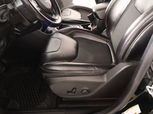 Used 2020 Jeep Cherokee Trailhawk w/ Cold Weather Group image 12