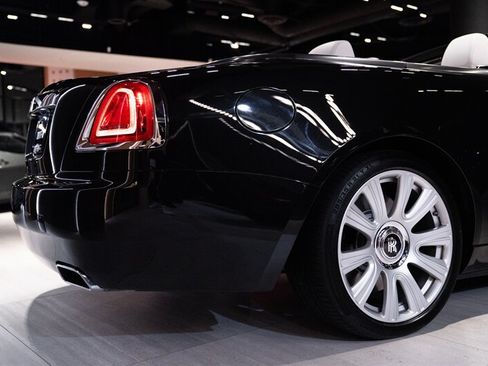 Used 2016 Rolls-Royce Dawn RWD image 33