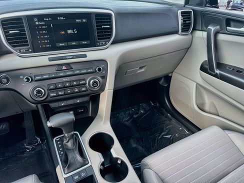 Certified 2022 Kia Sportage LX w/ LX FWD Value Edition Package image 22